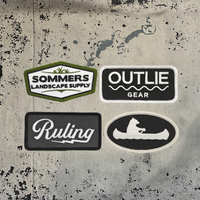 Patchs brodés personnalisés écologiques thermocollants AWELLS en tissu toile avec logo de marque et support thermoscellable motif fleur cœur pour la vente en gros