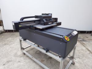 Nouvelle technologie UV 2025 pour tissu, <span class=keywords><strong>imprimante</strong></span> à plat UV personnalisée avec zone d'impression 6090, <span class=keywords><strong>choix</strong></span> de têtes variées, machine d'impression 3D de patchs - Product Image 2