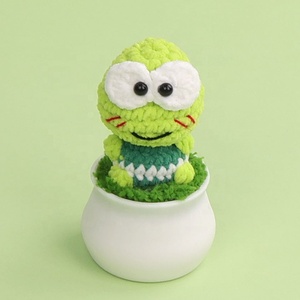 Adorno de Hilo Tejido a Mano, Rana y Loto en Maceta, una Pequeña Pieza Decorativa |   Regalo para el Día del Maestro y la Temporada de Graduación - Product Image 3