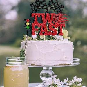 Décoration de gâteau pour 2ème anniversaire sur le thème de la voiture de course pour garçons : Roue scintillante, feux de circulation, drapeau à carreaux - Product Image 1