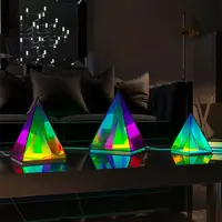 Акриловый ночник в виде пирамиды, треугольный ночник в современном дизайне для спальни, прикроватный разноцветный кубический светильник, настольное украшение для дома