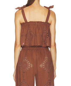 Completo coordinato due pezzi da donna in <span class=keywords><strong>lino</strong></span> marrone stile Boho Chic: Top corto con spalline all'uncinetto e pizzo traforato e <span class=keywords><strong>pantaloni</strong></span> a gamba larga con coulisse - Product Image 2