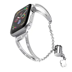 Подходит для Apple Watch 1-9 серии универсальный цинковый сплав V-образный Клевер Кулон Полный бриллиантовый ремешок для часов