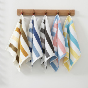 Serviettes carrées en pur coton pour enfants, 34x34 Cm, fil non torsadé, serviettes de bain respectueuses de la peau pour enfants, design rayé multicolore - Product Image 3