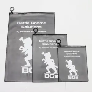 Paquetes esmerilados de PVC bolsa con cremallera sólida negra con asa de anillo bolsa de plástico semitransparente para embalaje de ropa