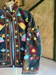 Chaqueta Bomber Unisex de Terciopelo Bordada |   Abrigo de Moda Floral Artesanal de Primera Calidad |   Forro de Algodón Estilo Boho Otoño/Invierno - Product Image 5