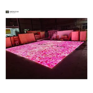 ألواح من أحجار الورد شبه الكريمة شفافة بتصميم أرضية المطعم بإضاءة خلفية
