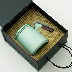 Tasse à thé de bureau personnalisée de grande capacité Tasse en céramique au design moderne <span class=keywords><strong>avec</strong></span> poignée en bois <span class=keywords><strong>Filtre</strong></span> à couvercle pour la séparation du thé - Product Image 2