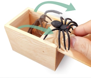 Caja de broma de <span class=keywords><strong>araña</strong></span> de goma, <span class=keywords><strong>Araña</strong></span> de madera artesanal, dinero sorpresa en una caja, bromas, juguetes para adultos y niños - Product Image 4