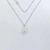 Collier pendentif minimaliste et délicat en or blanc 18 carats avec diamant de laboratoire en forme de poire à trois griffes, ajustable, pour femme