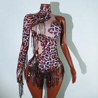 Combinaison sexy à imprimé léopard et franges, asymétrique à une épaule, ornée de strass de luxe, en Spandex, pour la danse scénique, les tenues de Drag Queen et les artistes exotiques