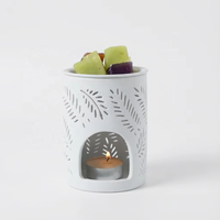 Brûleur d'huiles essentielles en céramique blanche moderne, design de fleur creuse, porte-bougie chauffe-plat en porcelaine, diffuseur d'arômes pour la décoration de la maison