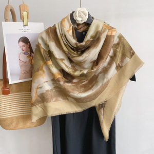 Khăn quàng cổ vuông lớn thời trang nữ 130x130 chất liệu polyester linen mềm mại họa tiết ngựa mùa thu - Product Image 3