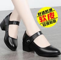 Chaussures simples de maman 2024 printemps/été respirant chaussures pour femmes talon épais semelle souple travail noir chaussures à talons moyens