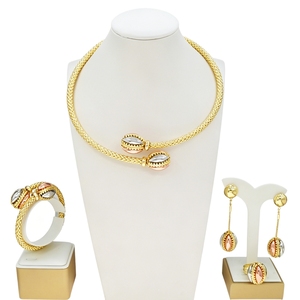 Ensemble de bijoux 4 pièces en forme de <span class=keywords><strong>coccinelle</strong></span>, trois tons, design simple et spécial, populaire et très demandé, comprenant bague, collier, bracelet et boucles d'oreilles, pour soirée - Product Image 5