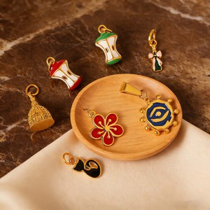 Olivia - Colgante de Acero Inoxidable con Baño de Oro de 18k, Diseño de Ojo de Gato, Mariposa, Nudo, Arquitectura de Gato, para Manualidades - Product Image 4