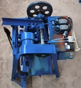 wooden handle production wood rod threading machine broom stick screwing machine Wood tapping machine