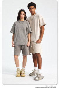 Set Estivo Personalizzato per <span class=keywords><strong>Uomo</strong></span> e <span class=keywords><strong>Donna</strong></span>: T-Shirt 100% Cotone 250G e Pantaloncini 420G, Stile Vintage Oversize - Product Image 4