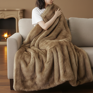 Plaid douillet et chaud Zhengtai Home Decor, en fausse fourrure de vison marron, doux et confortable - Product Image 5