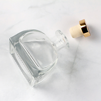 Diffuseur de parfum à roseaux en verre transparent de 100 ml en forme de pyramide avec bouchon