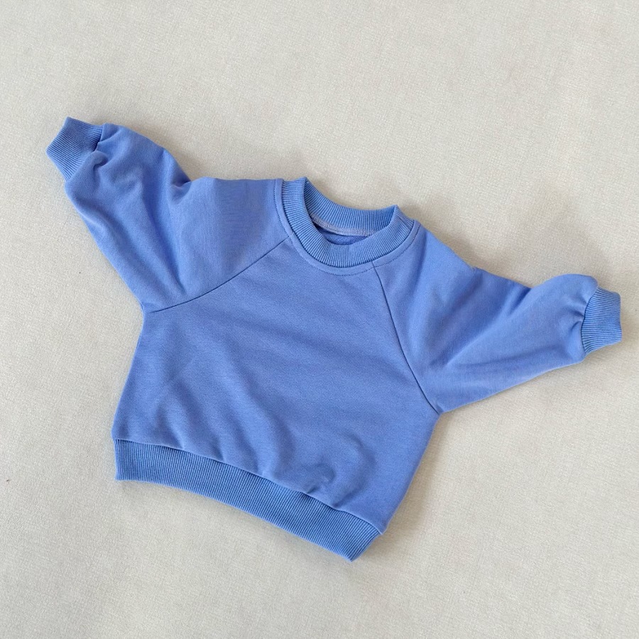 Maglione blu colorato