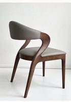 Chaise de salle à manger BST Nordic moderne et simple en bois massif avec dossier rembourré en cuir PU pour projets hôteliers et usage professionnel