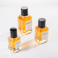 Bouteille en verre carrée transparente de luxe 2026, 50ml, 30ml, 100ml, vide, sérigraphiée, couleur personnalisée, avec étiquette gaufrée et fenêtre