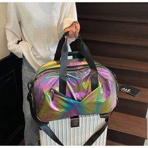 กระเป๋าเดินทางสั้นสีสันสดใสแบบใหม่ พกพาสะดวก กันน้ำ กระเป๋าใส่สัมภาระ กระเป๋าออกกำลังกาย กระเป๋าโยคะ กระเป๋าเดินทางสะพายไหล่ มีช่องใส่รองเท้า - Product Image 3