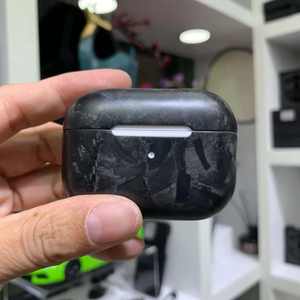 Funda protectora a prueba de golpes de fibra de carbono forjada personalizada al por mayor para Apple <span class=keywords><strong>Airpods</strong></span> 1 2 3 4 <span class=keywords><strong>Pro</strong></span> <span class=keywords><strong>Max</strong></span> para funda de <span class=keywords><strong>Airpods</strong></span> - Product Image 2