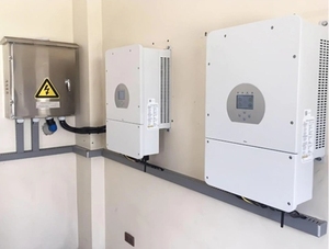 อินเวอร์เตอร์พลังงานแสงอาทิตย์แบบไฮบริด 1KW 8KW MPPT คุณภาพสูง ซีรีส์เฟสเดียว คลื่นไซน์บริสุทธิ์ สำหรับใช้ในบ้าน 12V 24V 48V - Product Image 2