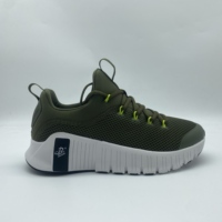 Chaussures de sport avec empeigne perforée pour une respirabilité maximale dans la chaleur urbaine |   Semelle intermédiaire rembourrée pour des mouvements agiles sur les rues de la ville