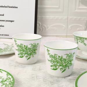 Service de table de luxe en céramique verte motif muguet avec bords blancs, vaisselle écologique, motif classique personnalisable pour hôtels - Product Image 4