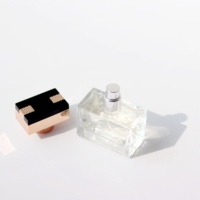 Flacon de parfum rectangulaire court de luxe pour femme, 30 ml, en verre de qualité avec bouchon doré de qualité