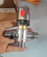 Robinet mélangeur thermostatique en laiton réglable anti-brûlure pour douche et chauffe-eau solaire