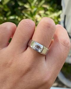 Anillo Solitario Moderno con Corte Esmeralda de 2.00 a 4.00 Quilates para Hombre, Joyería Personalizada de Platino 950 con Diamante Cultivado en Laboratorio, Unisex, de Lujo, IGI - Product Image 1