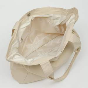 Sac à main en nylon pratique Design minimaliste + matériau durable Tissu en nylon léger et facile à entretenir - Product Image 5