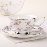 Ensemble tasse et soucoupe en porcelaine fine 200 ml avec anse dorée, passe au lave-vaisselle, design floral minimaliste, pour thé de l'après-midi et expresso, coffret cadeau