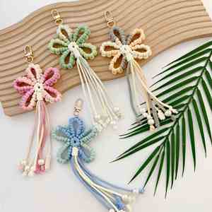 Porte-clés en tissu tressé fait main avec pompon floral, style rustique, pendentif de sac et cordon pour clés de voiture, décoration bohème créative - Product Image 3