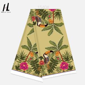 Tela <span class=keywords><strong>de</strong></span> Poliéster con Estampado <span class=keywords><strong>de</strong></span> Pájaro Carpintero Estilo Hawaiano, Pájaro Exótico con Palmeras y Flores para Blusas y Vestidos Mumu - Product Image 2