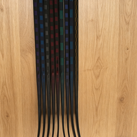 Bâton de hockey sur glace fabriqué en Chine, léger, fabrication soignée, personnalisable pour les joueurs jeunes et adultes.