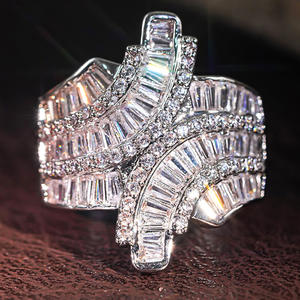 Anello da Cocktail Geometrico Dj092 da Donna con Cristalli Sintetici e Strass Incastonati a Pavé, Anelli alla Moda per Feste - Product Image 5