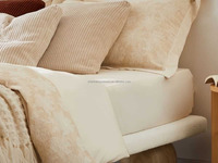 Base de lit minimaliste Ballico en tissu Teddy avec pieds boule, lit plateforme confortable pour chambre à coucher, taille Queen/King, écologique