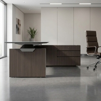 Bureau de direction moderne pour le travail, avec tiroir à pied de meuble et rangement à portes en grain de bois, pieds en métal