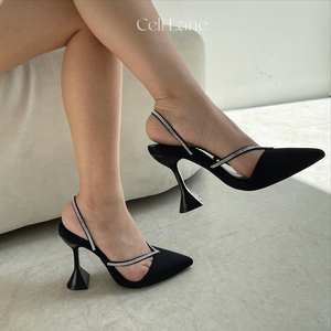 Tendencia de moda Satén Zapatos de mujer 9cm Toe Box Slingbacks Vibram Tacón acampanado PU Slingbacks con correas de piedra - Product Image 1