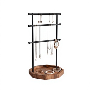 Expositor de Joyería de Metal Negro con Base de Madera, Estante Vertical de 3 Niveles para Collares, Pendientes, Pulseras y Relojes - Product Image 1