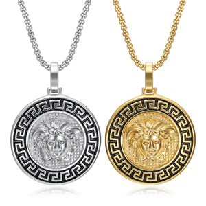 Collier pendentif en acier inoxydable plaqué or, plaque circulaire noircie, motif Grande Muraille, design mythologie grecque, lien pour enfants - Product Image 1