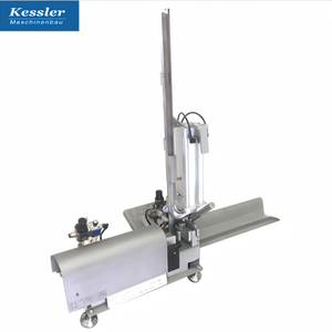 Machine de remplissage de <span class=keywords><strong>saucisses</strong></span> pneumatique automatique à double clipage avec scellage robuste et haute capacité 10-12/min <span class=keywords><strong>pour</strong></span> usine de <span class=keywords><strong>saucisses</strong></span> - Product Image 1