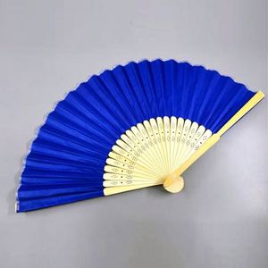 พัดพับสำหรับงานแต่งงาน สีขาวเปล่า ทำจากไม้ไผ่ สำหรับของขวัญทางธุรกิจ สไตล์ศิลปะพื้นบ้าน พัดกระดาษพับตกแต่งลายแกะสลัก - Product Image 2