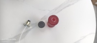 Flacon d'essence en verre cannelé transparent rouge de 100 ml, emballage cosmétique personnalisé en verre pour crème de soin avec bouchon à vis