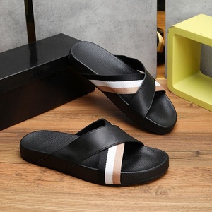 Sandales antidérapantes de créateur pour hommes, tongs rayées en PU, sandales décontractées pour femmes - Product Image 1